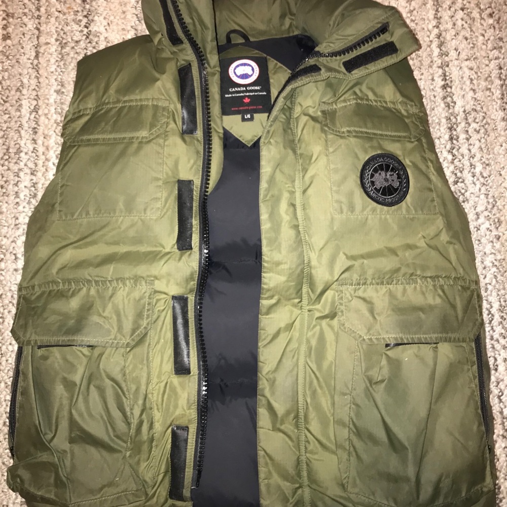 Canada goose vest Large